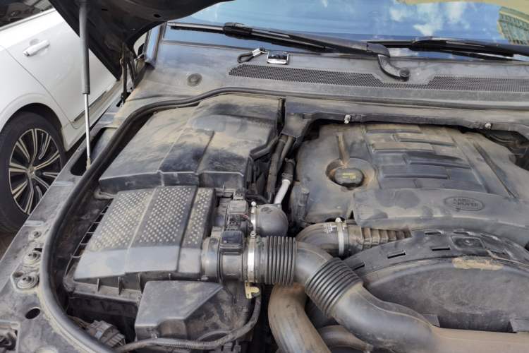 Used Land Rover Discovery 2014 3.0 SDV6 HSE Diesel Edition Engine Bay Right