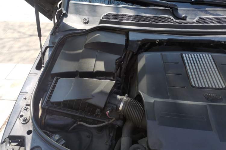 Used Land Rover Discovery 2014 3.0 SC V6 HSE Luxury Engine Bay Right