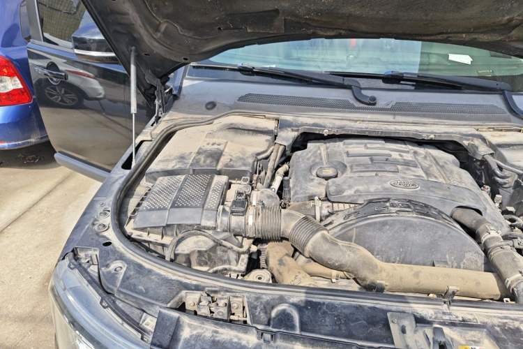 Used Land Rover Discovery 2014 3.0 SDV6 HSE Diesel Edition Engine Bay Right