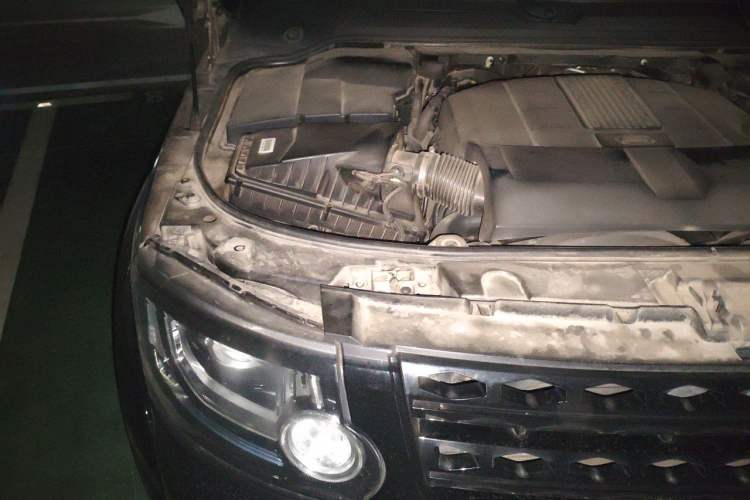 Used Land Rover Discovery  Engine Bay Right