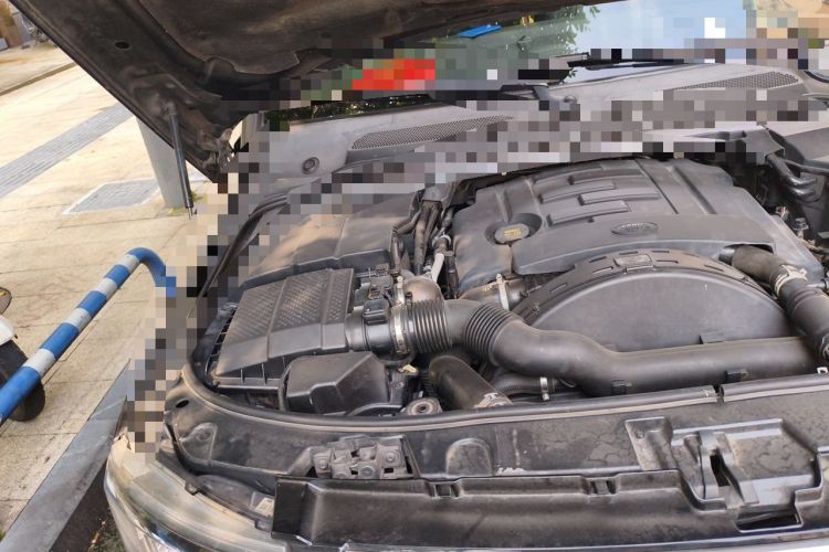 Used Land Rover Discovery 2014 3.0 SDV6 HSE Diesel Edition Engine Bay Right