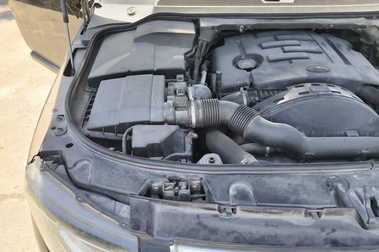 Used Land Rover Discovery 2014 3.0 SDV6 HSE Diesel Edition Engine Bay Right
