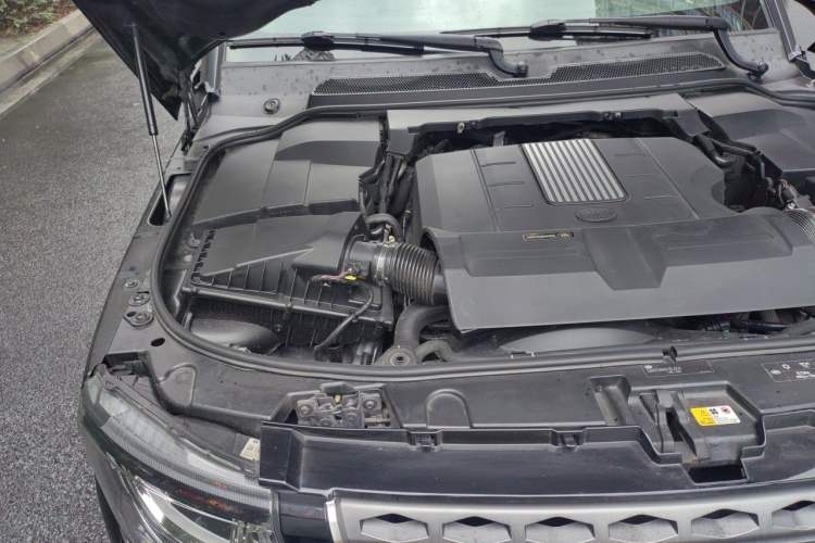 Used Land Rover Discovery 2014 3.0 SC V6 HSE Luxury Engine Bay Right