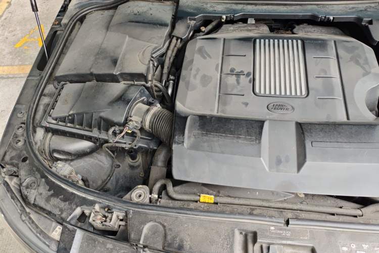 Used Land Rover Discovery 2014 3.0 SC V6 HSE Engine Bay Right