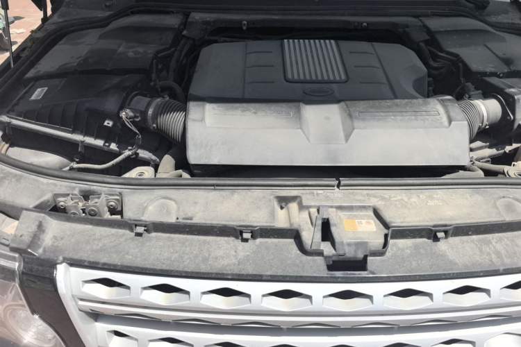Used Land Rover Discovery 2014 3.0 SC V6 SE Engine Bay Right