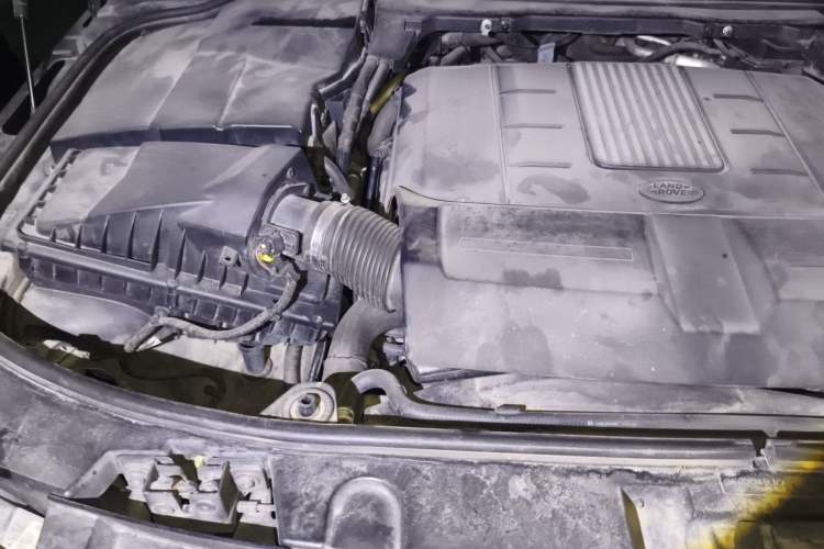 Used Land Rover Discovery 2014 3.0 SC V6 SE Engine Bay Right