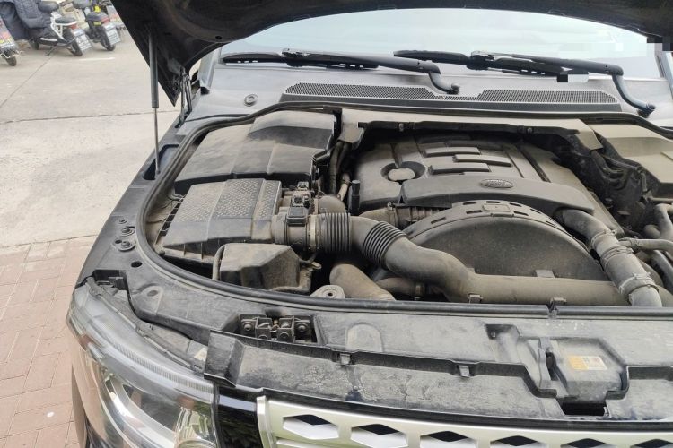 Used Land Rover Discovery 2014 3.0 SDV6 HSE Diesel Edition Engine Bay Right