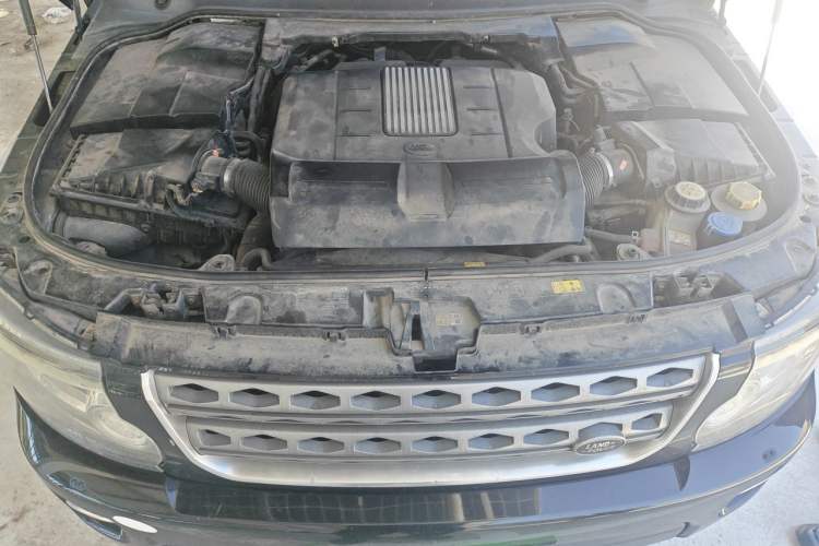 Used Land Rover Discovery  Engine Bay