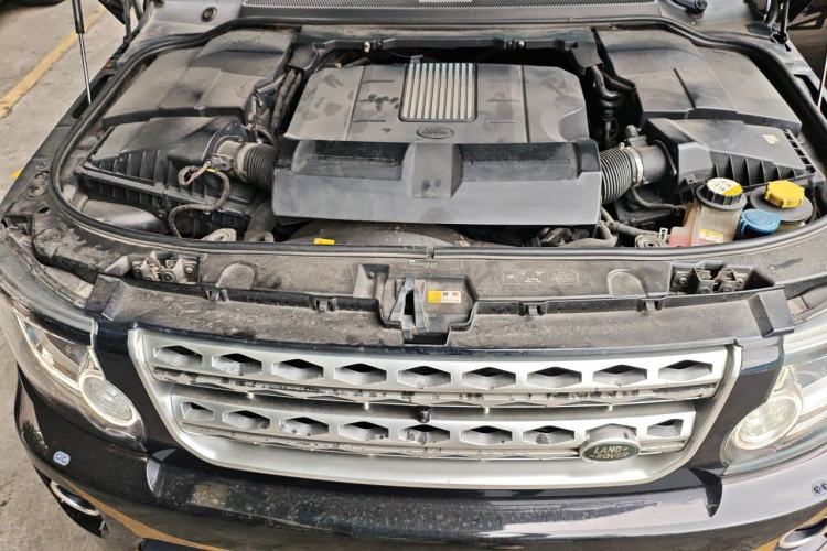 Used Land Rover Discovery 2014 3.0 SC V6 HSE Engine Bay