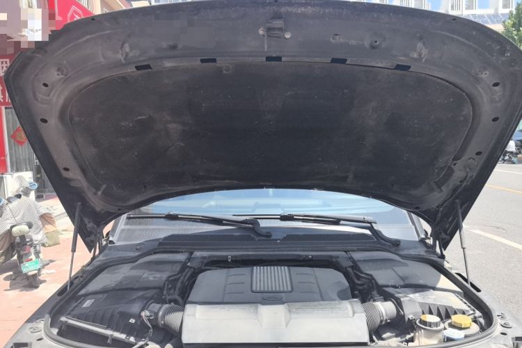 Used Land Rover Discovery 2014 3.0 SC V6 SE Engine Bay