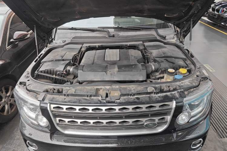 Used Land Rover Discovery 2014 3.0 SC V6 XXV Edition Engine Bay