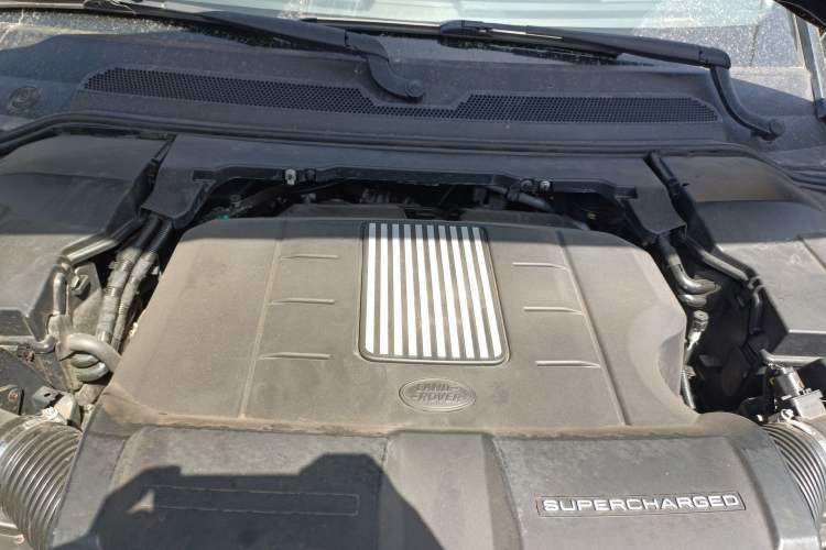 Used Land Rover Discovery 2014 3.0 SC V6 HSE Luxury Engine Bay