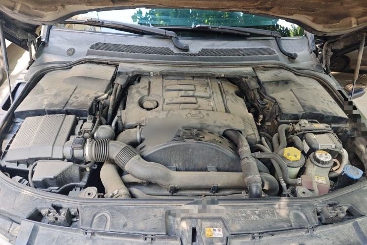 Used Land Rover Discovery 2014 3.0 SDV6 HSE Diesel Edition Engine Bay