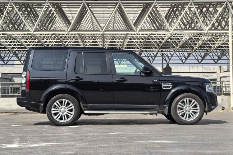 Used Land Rover Discovery 2014 3.0 SC V6 HSE Exterior 9