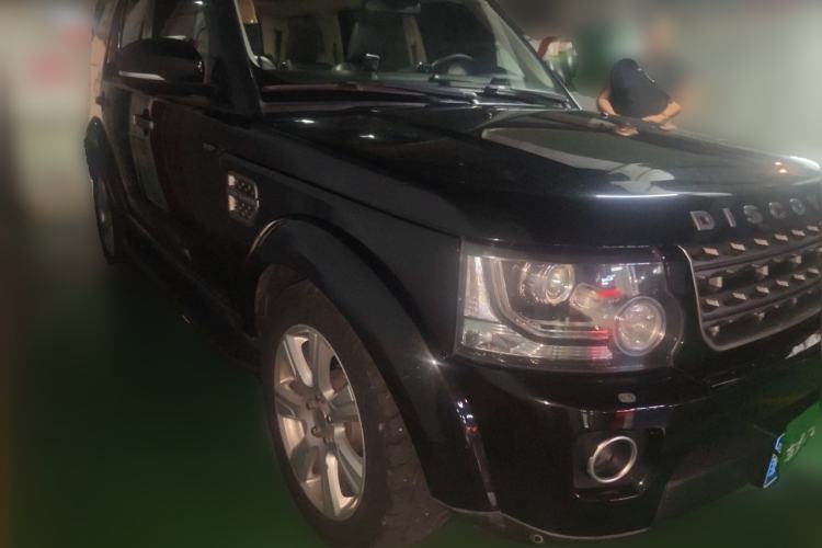 Used Land Rover Discovery 2014 3.0 SC V6 HSE Luxury Front Right 45 Deg
