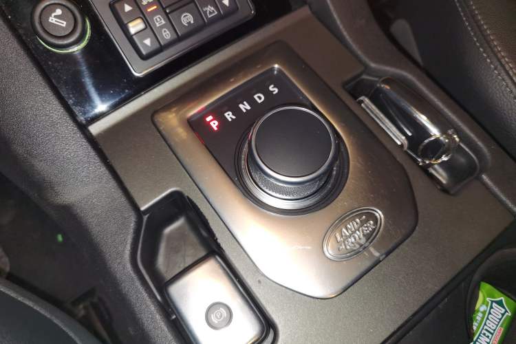 Used Land Rover Discovery 2014 3.0 SC V6 HSE Gear Lever