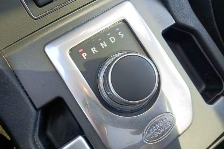 Used Land Rover Discovery 2014 3.0 SDV6 HSE Diesel Edition Gear Lever