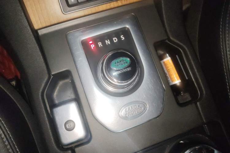 Used Land Rover Discovery 2014 3.0 SC V6 HSE Luxury Gear Lever