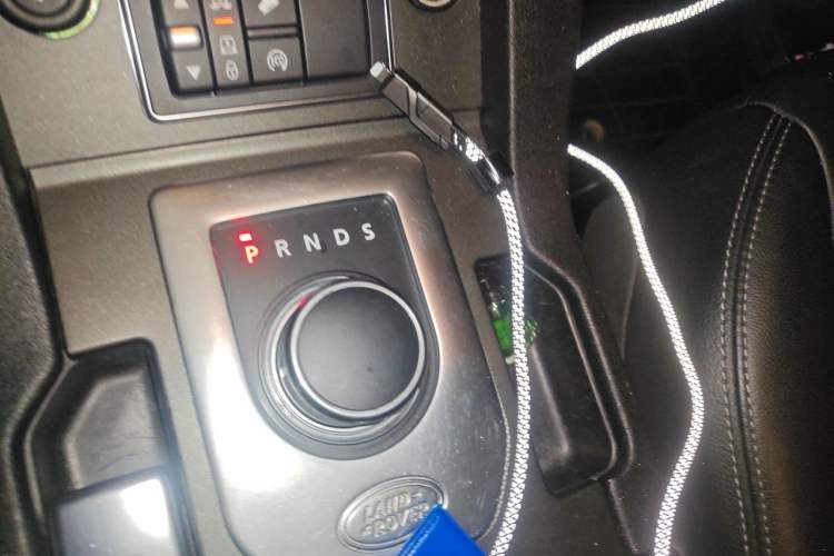 Used Land Rover Discovery 2014 3.0 SC V6 SE Gear Lever