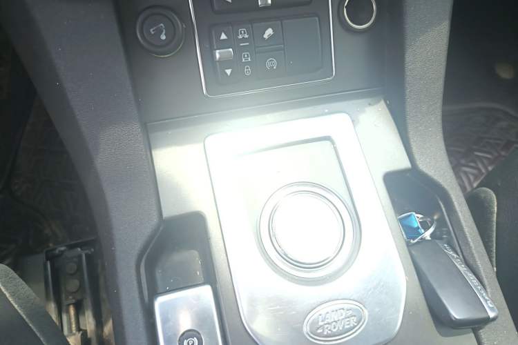 Used Land Rover Discovery 2014 3.0 SC V6 SE Gear Lever