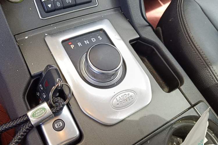 Used Land Rover Discovery 2014 3.0 SDV6 HSE Diesel Edition Gear Lever