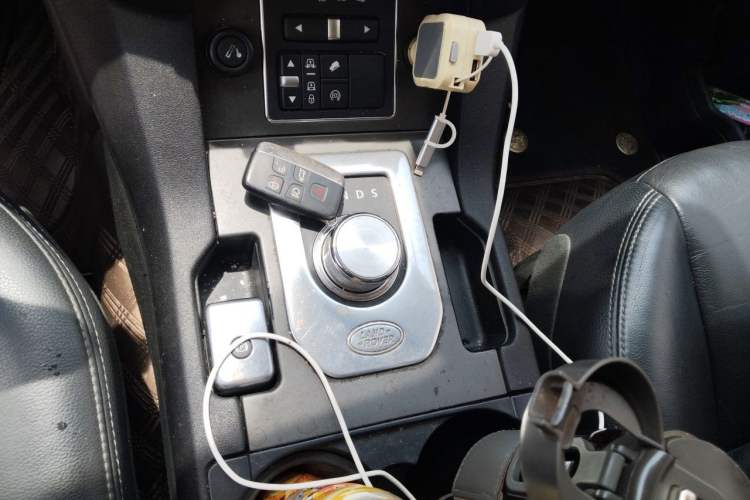 Used Land Rover Discovery 2014 3.0 SC V6 HSE Gear Lever