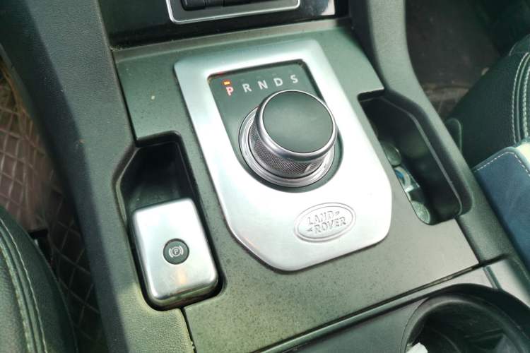 Used Land Rover Discovery 2014 3.0 SDV6 HSE Diesel Edition Gear Lever