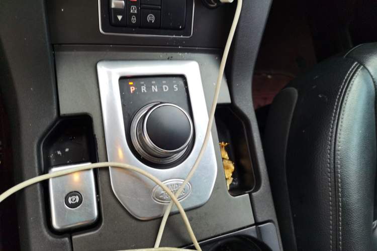 Used Land Rover Discovery 2014 3.0 SDV6 HSE Diesel Edition Gear Lever
