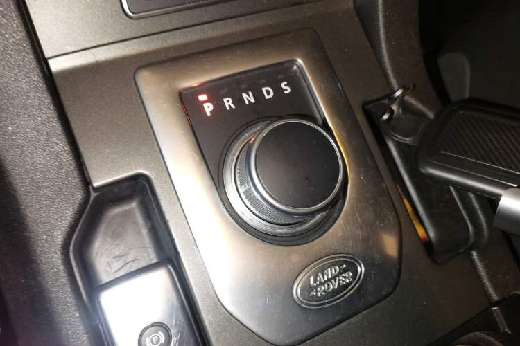 Used Land Rover Discovery 2014 3.0 SC V6 SE Gear Lever