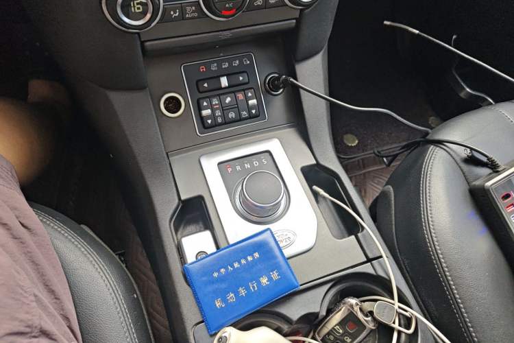 Used Land Rover Discovery 2014 3.0 SDV6 HSE Diesel Edition Gear Lever