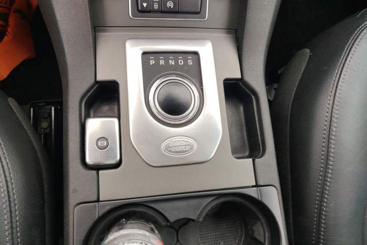 Used Land Rover Discovery 2014 3.0 SC V6 SE Gear Lever