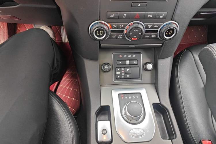 Used Land Rover Discovery 2014 3.0 SDV6 HSE Diesel Edition Gear Lever