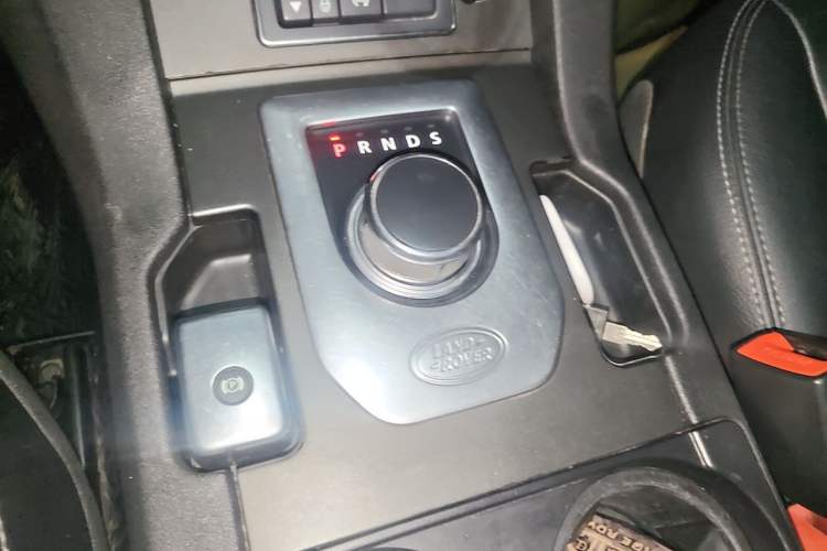 Used Land Rover Discovery 2014 3.0 SC V6 HSE Luxury Gear Lever
