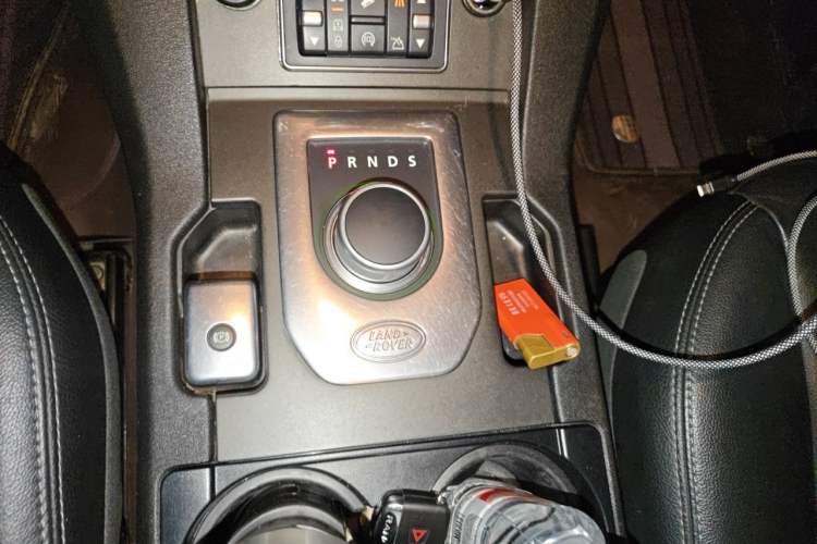 Used Land Rover Discovery 2014 3.0 SDV6 HSE Diesel Edition Gear Lever
