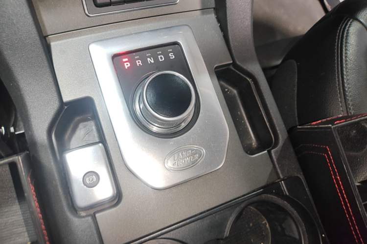 Used Land Rover Discovery 2014 3.0 SC V6 SE Gear Lever