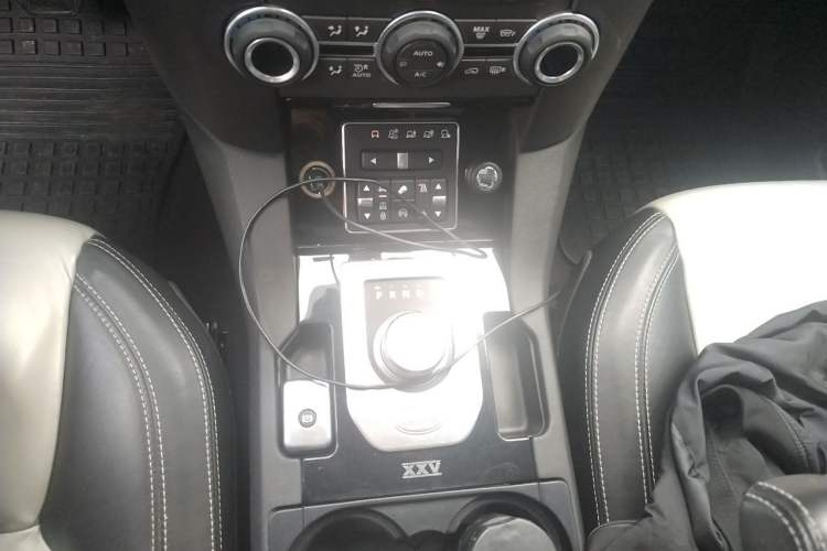 Used Land Rover Discovery 2014 3.0 SC V6 XXV Edition Gear Lever