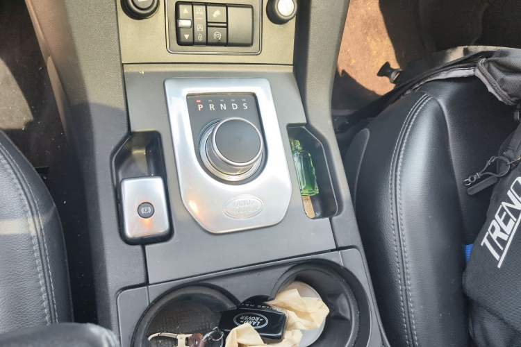 Used Land Rover Discovery 2014 3.0 SDV6 HSE Diesel Edition Gear Lever