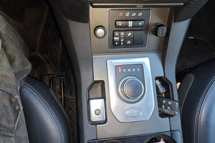 Used Land Rover Discovery 2014 3.0 SC V6 SE Gear Lever