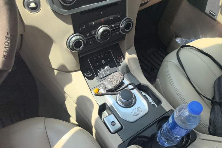Used Land Rover Discovery 2014 3.0 SC V6 SE Gear Lever