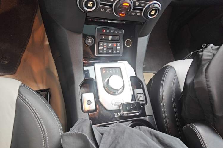 Used Land Rover Discovery 2014 3.0 SC V6 XXV Edition Gear Lever