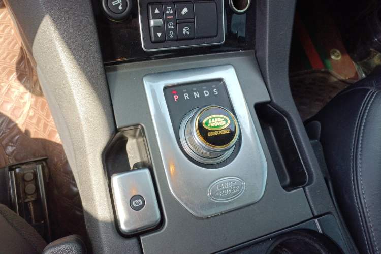 Used Land Rover Discovery 2014 3.0 SC V6 HSE Luxury Gear Lever