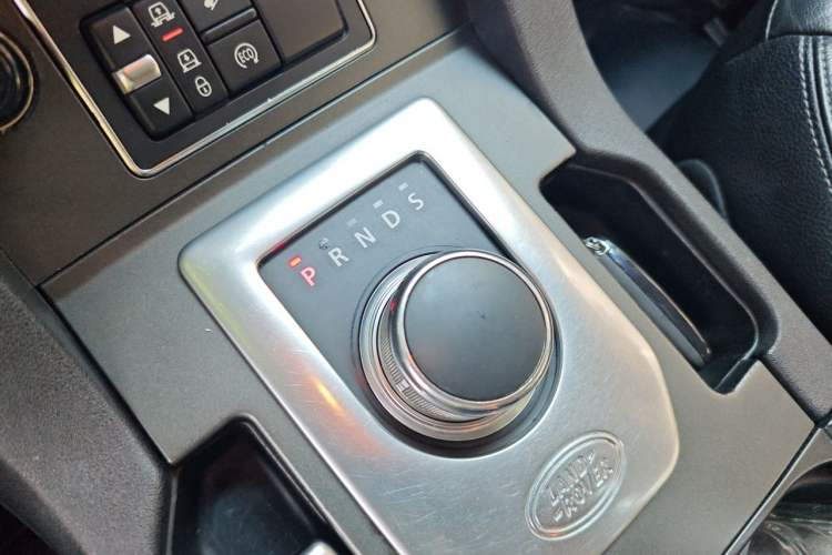 Used Land Rover Discovery 2014 3.0 SDV6 HSE Diesel Edition Gear Lever