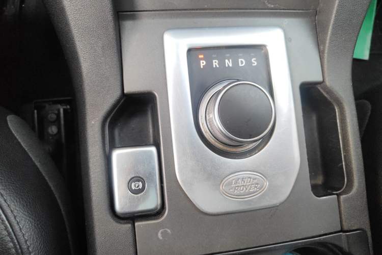 Used Land Rover Discovery 2014 3.0 SDV6 HSE Diesel Edition Gear Lever