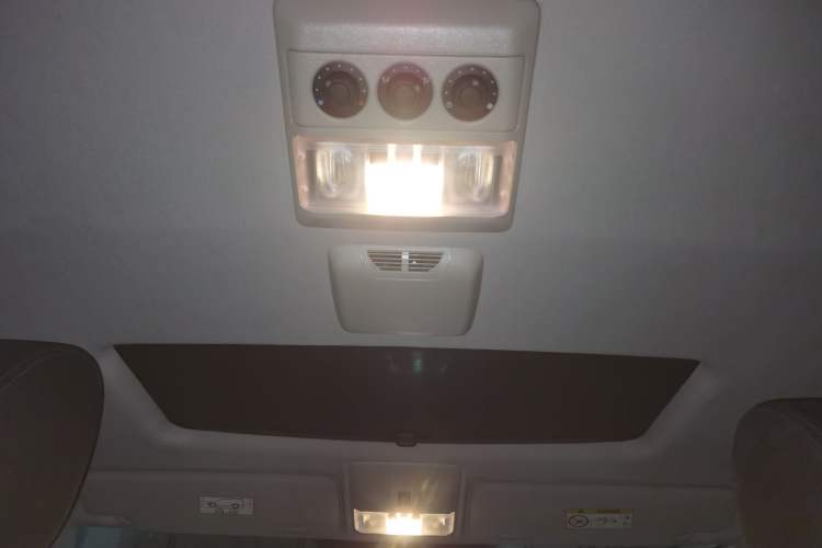 Used Land Rover Discovery 2014 3.0 SC V6 HSE Headliner