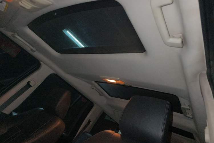 Used Land Rover Discovery  Headliner