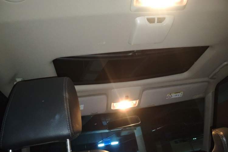 Used Land Rover Discovery  Headliner