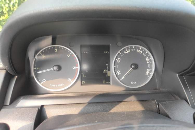 Used Land Rover Discovery 2014 3.0 SDV6 HSE Diesel Edition Instrument Cluster