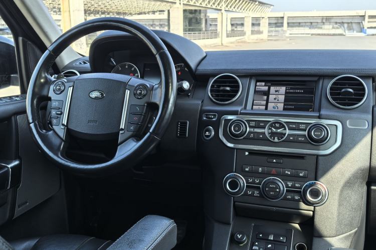 Used Land Rover Discovery 2014 3.0 SC V6 HSE Interior 1