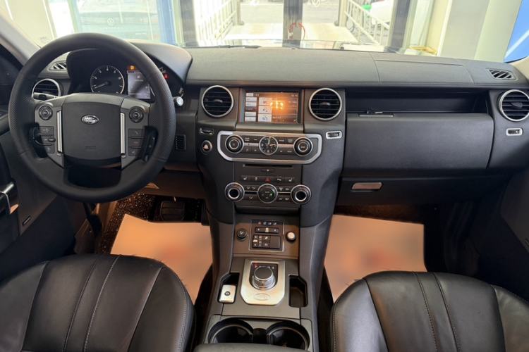 Used Land Rover Discovery 2014 3.0 SC V6 SE Interior 1