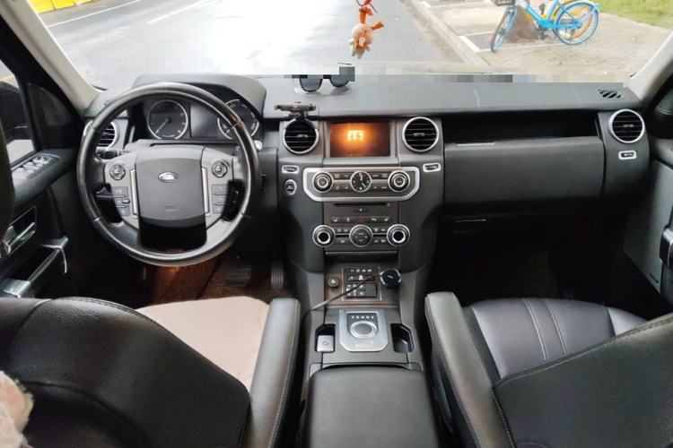Used Land Rover Discovery 2014 3.0 SC V6 SE Interior 2